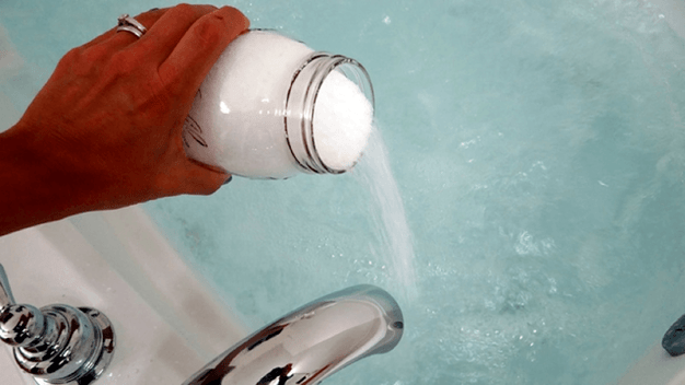 Baden με σόδα για να αυξήσει ένα μέλος